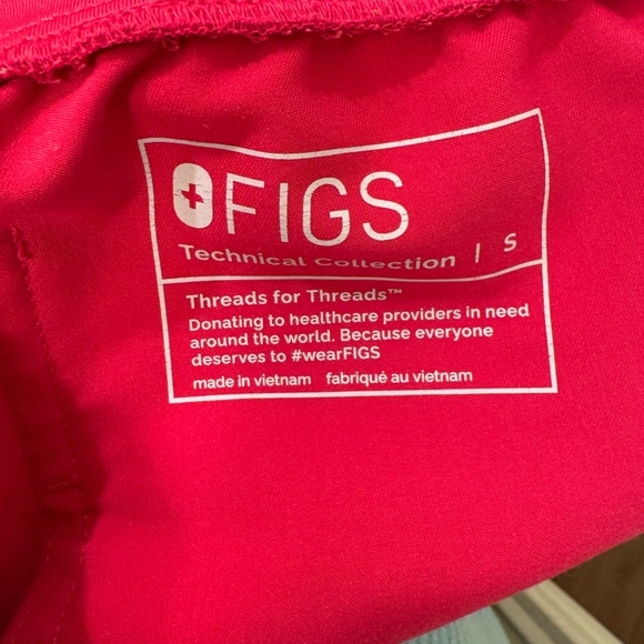 Figs Catalina One Pocket Top and Zamora jogger - Ultra Rose - Picture 3 of 3